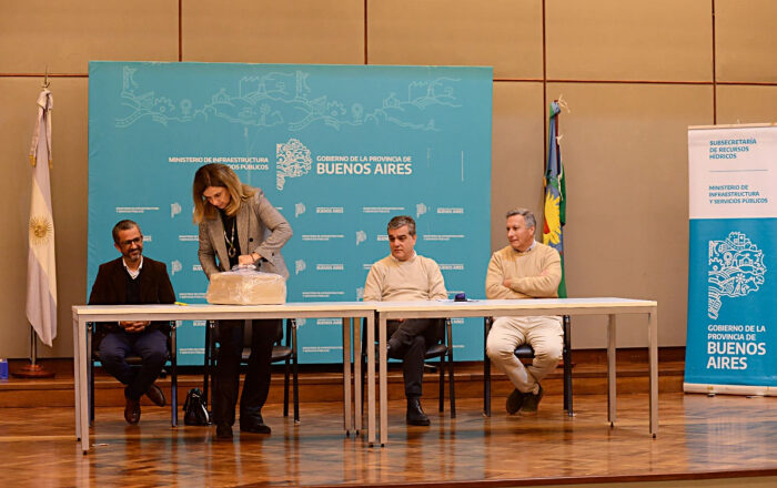 La Provincia licitó desagües pluviales para Alte. Brown. Se trata de una red de drenaje para evacuar los excedentes de las precipitaciones en el barrio San Roque del distrito de Glew.