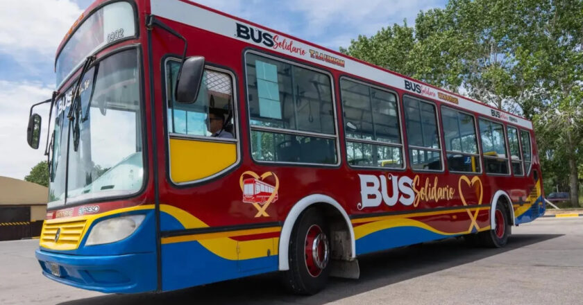 El Bus Solidario estará en Berisso para llevar la campaña de “abrigo amigo” contra el frío