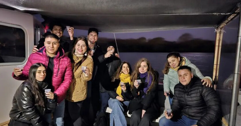 Vuelven recorridos nocturnos en barco por el Río Santiago y a la luz de la Luna