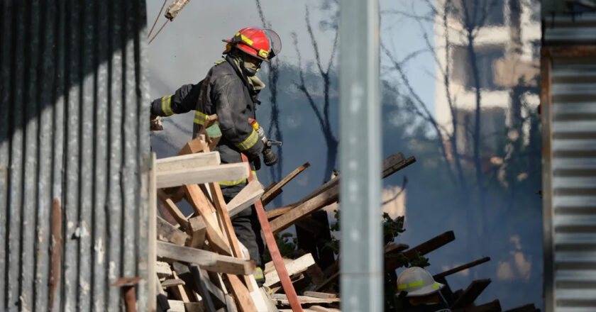 Berisso: un nene de 4 años y tres adultos terminaron internados tras un grave incendio