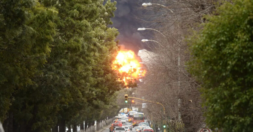 Qué dice la empresa YPF sobre el impactante incendio en la Refinería