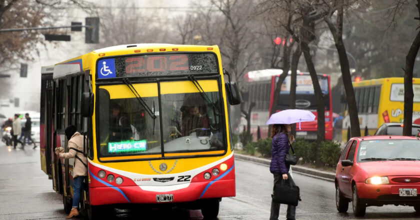 Horas decisivas en La Plata y la región por el paro de micros que lanzó la UTA