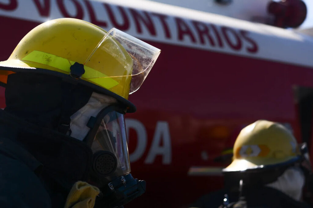 Drama en Punta Lara: se incendió una casa con cuatro chicos solos adentro y los rescató la Policía