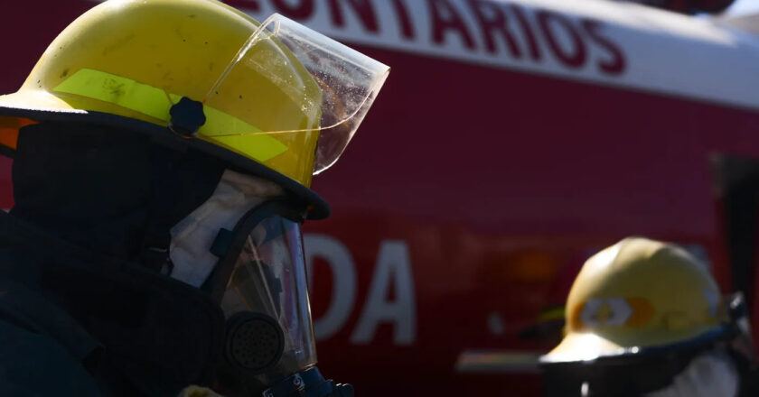 Drama en Punta Lara: se incendió una casa con cuatro chicos solos adentro y los rescató la Policía