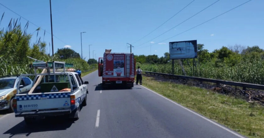 Un operario de Berisso sufrió una descarga cuando cambiaba un cartel publicitario y está grave