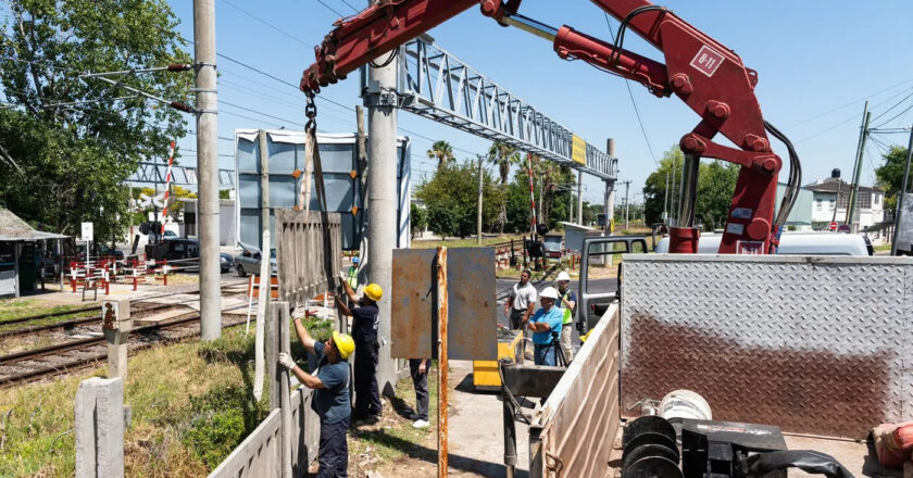 Colocan un “corralito” a la vera de las vías del tren Roca para evitar robos y mejorar la seguridad