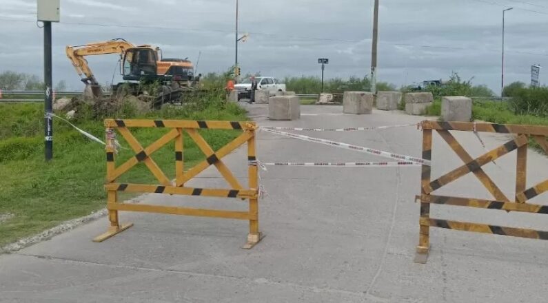 Por obras, cortan al tránsito el puente que conecta las avenidas 30 y 66