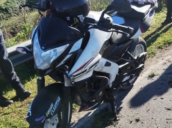 Accidente en Berisso: Motociclista sufre lesiones leves tras caer de su vehículo