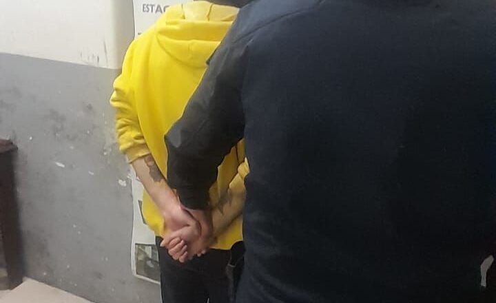 Desgraciado: Detenido por pegarle a su Abuela