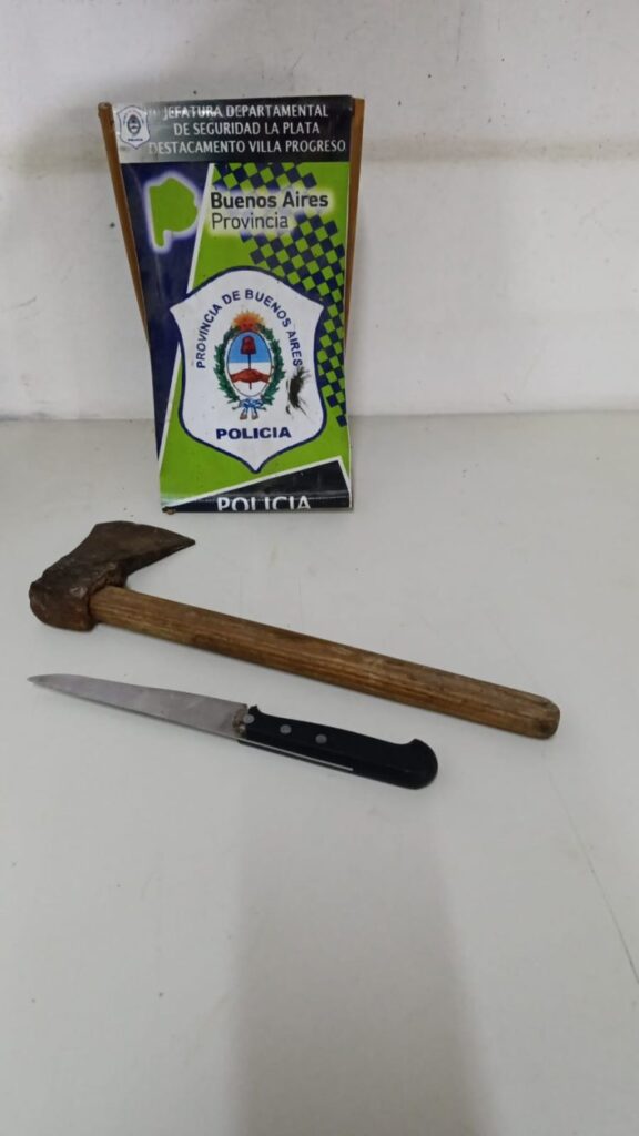 Hacha y cuchilla para una pelea vecinal