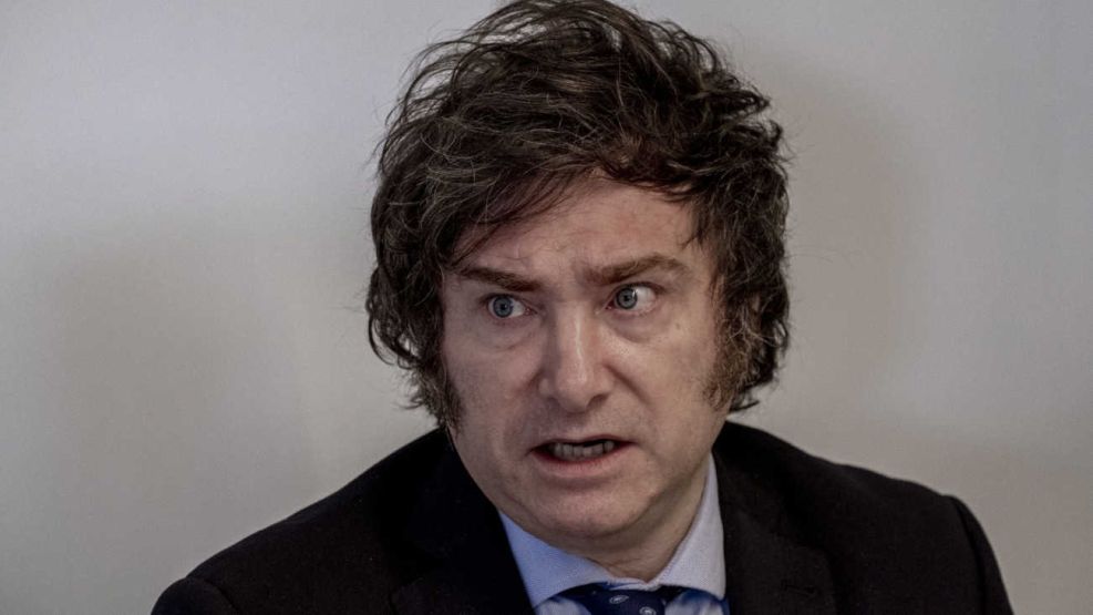 CRECE EL DESEMPLEO Y LAS MENTIRAS DEL GOBIERNO YA SON «GIGANTES»