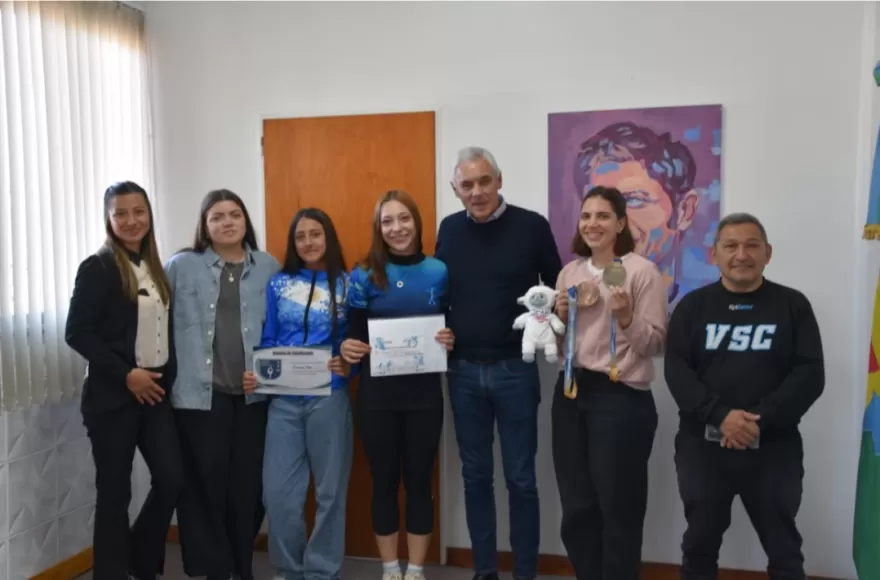 Cagliardi recibió a atletas de la Escuela Municipal