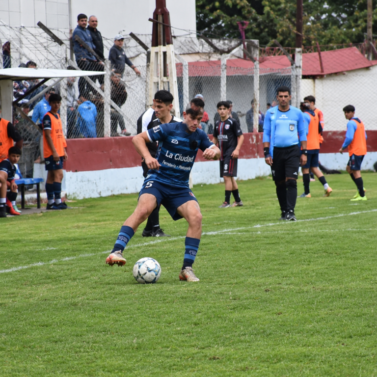 Villa San Carlos cayó ante UAI Urquiza en su última visita de la temporada