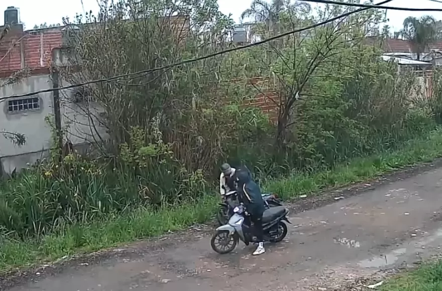 Brutal robo a una mujer en la zona de 15 y 128