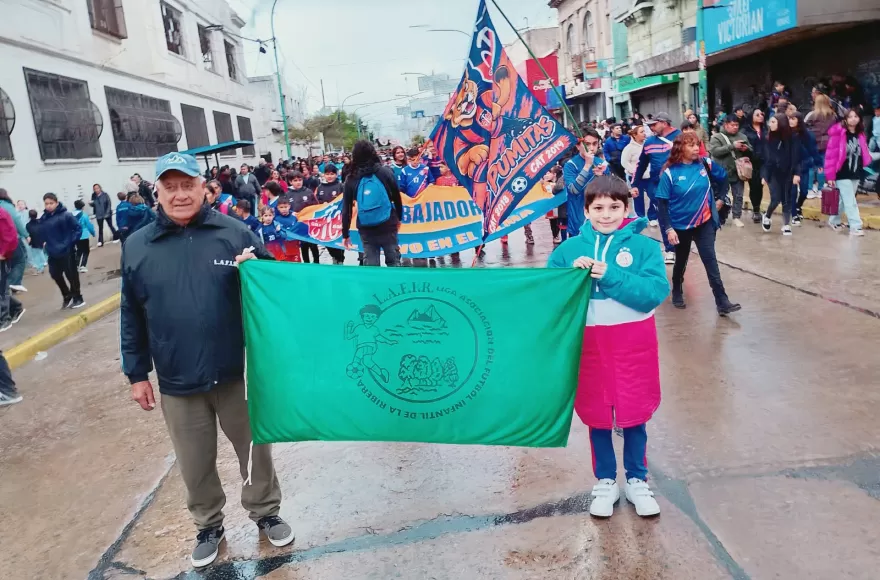 Los clubes de LAFIR volvieron a desfilar en la Fiesta del Inmigrante y reafirmaron su lugar en la identidad de B...