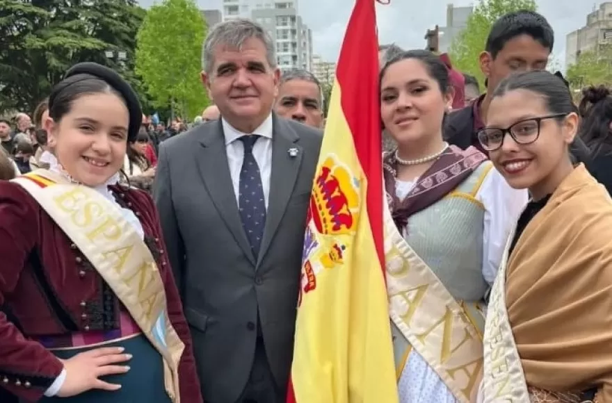 La colectividad española de Berisso participó de la inauguración de la renovada Plaza España de La Plata