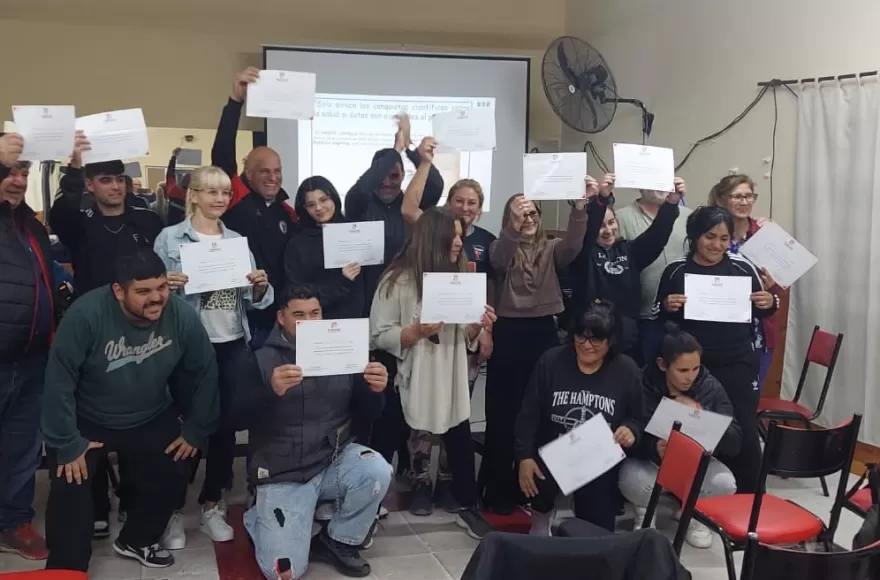 La Fundación Estudiantes capacitó a vecinos de Berisso en manipulación de alimentos