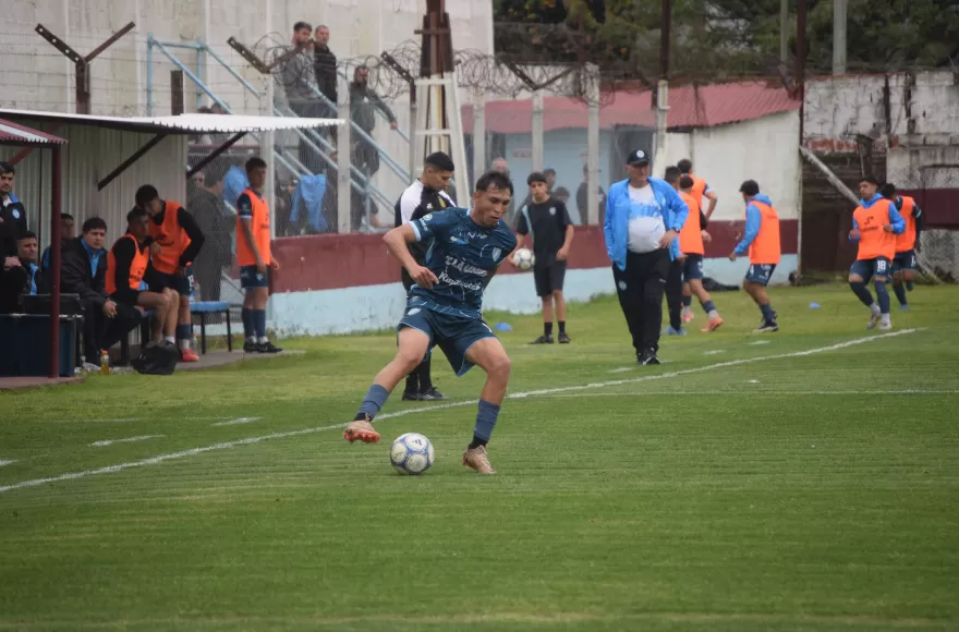 Villa San Carlos cayó ante UAI Urquiza en su última visita de la temporada