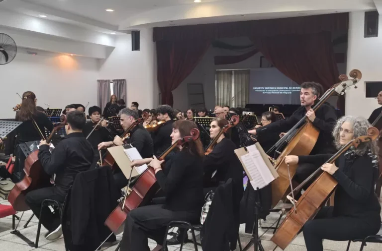 La Sinfónica Municipal de Berisso emocionó con “Música de nuestras colectividades”