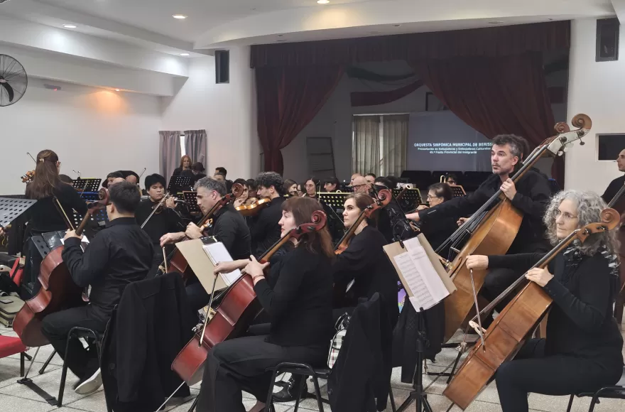 La Sinfónica Municipal de Berisso emocionó con “Música de nuestras colectividades”