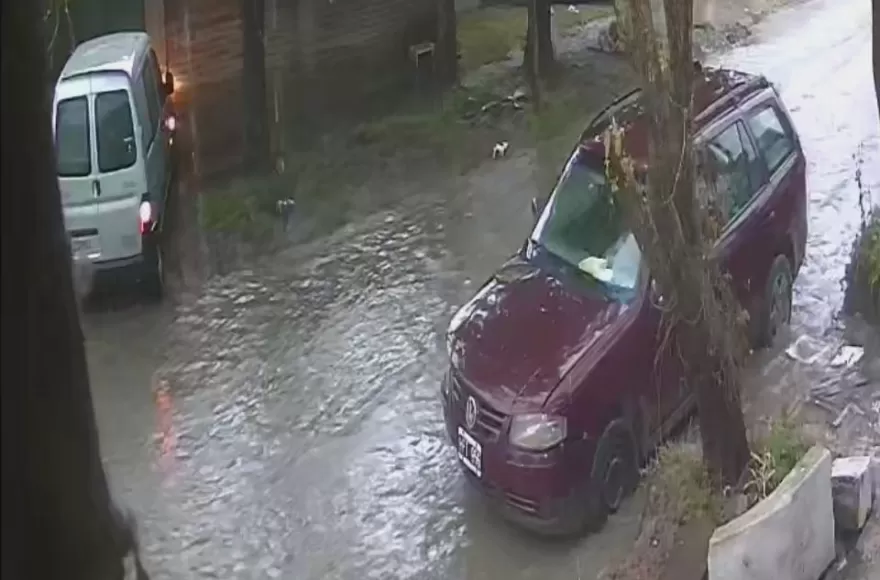 Calles anegadas en distintos puntos de Berisso tras el temporal